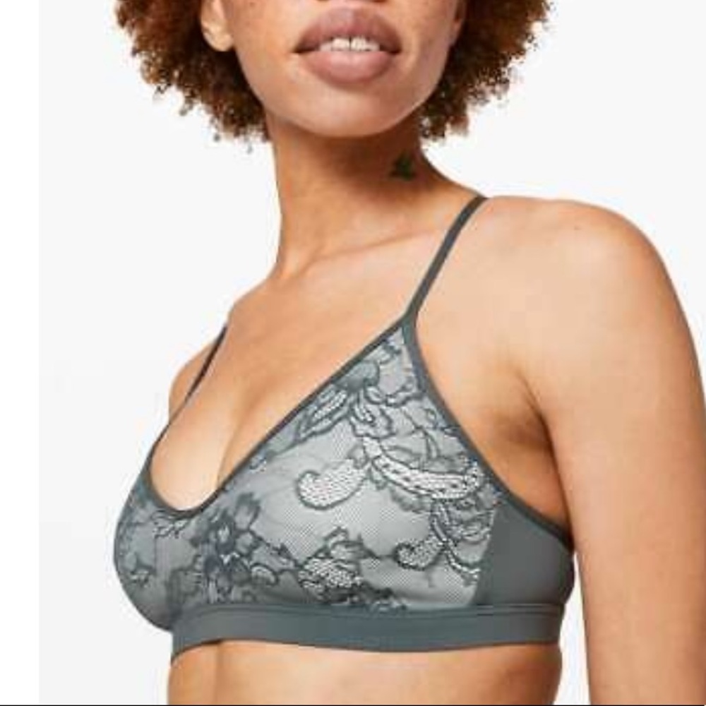 | Lululemon | Live In Lace Bralette. Size S.